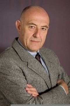 Giorgio Basile interpreta Docente Universitario