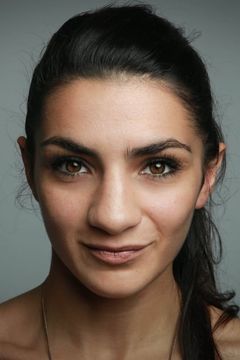 Sarah Belala interpreta Femme arabe camping-car 4