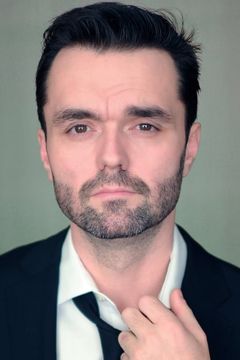 Billy MacLellan interpreta Nick