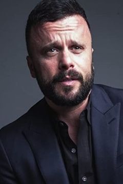 Joris Jarsky interpreta Det. Gabriel Strickland