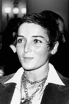 Livia Giampalmo interpreta Violetta, bancarellaia