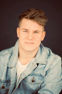 Jake Talbot interpreta Rollercoaster Boy