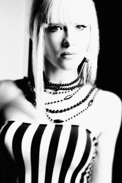 Tiphaine Pitoizet interpreta English girl