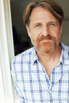 Bjorn Johnson interpreta Additional Voices (voice)
