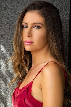 Katrina Risteska interpreta Suarez