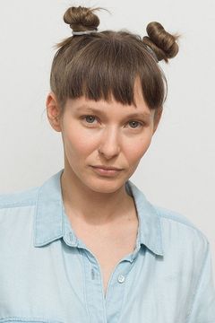 Florentina Năstase interpreta Set assistant