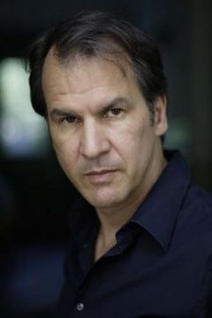 Christopher Buchholz interpreta Toni Guano