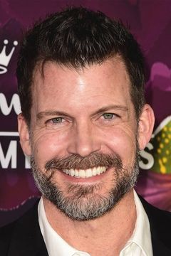 Mark Deklin interpreta Beau