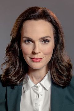 Erin Cahill interpreta Charlotte