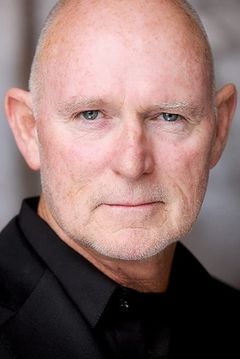Chuck Kelley interpreta Dallas County Sherriff (uncredited)