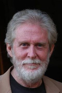 Tom Alter interpreta Doctor at Aga Khan Palace