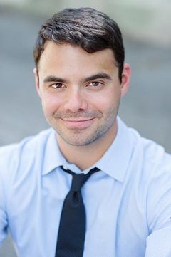 Blake Goza interpreta 1st AD