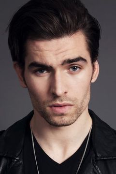 Bradley Hamilton interpreta Brandon