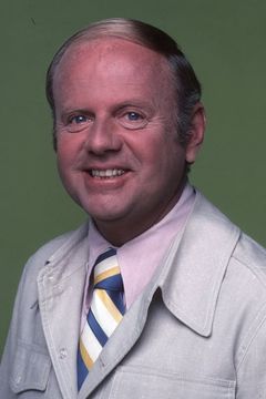 Dick Van Patten interpreta Hotel Manager