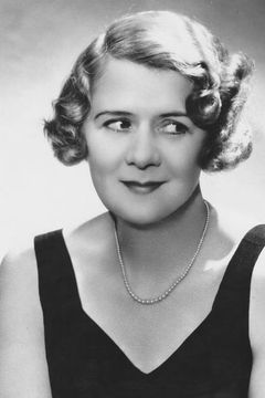 Ruth Donnelly interpreta Emma Hopper