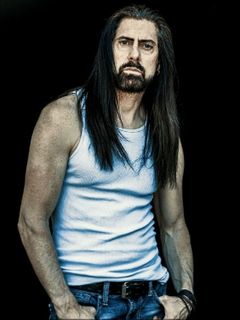 Mark Hanson interpreta Jimmy