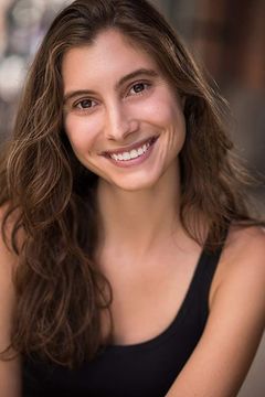 Rose Lane Sanfilippo interpreta Stacey