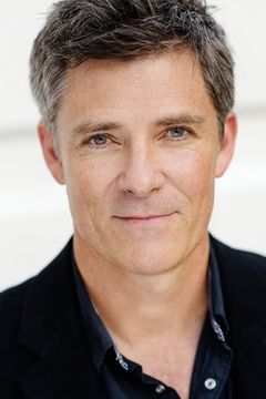 Andrew Buchanan interpreta Lyle