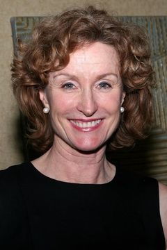 Lisa Banes interpreta Hollis