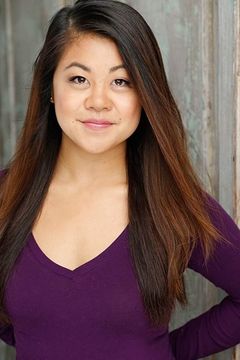 Charlotte Mary Wen interpreta Cubicle Worker