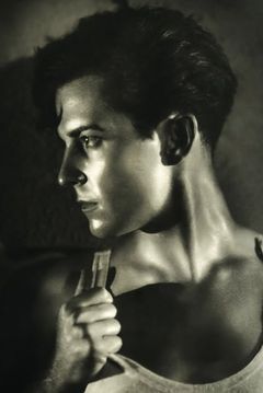 Ramon Novarro interpreta Inspector General Ortega