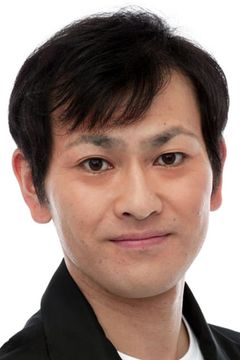 Atsushi Kisaichi interpreta Man B (voice)