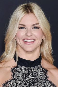 Brooke Ence interpreta Penthiselea