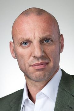 Tomi May interpreta Russian Gangster