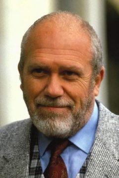 Gastone Moschin interpreta Vescovo