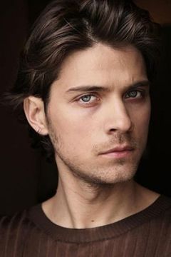 Emanuele Bosi interpreta Simone Argenti