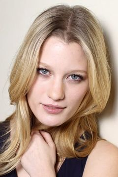 Ashley Grace interpreta Sarah Bell