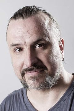 Kristo Salminen interpreta Antti