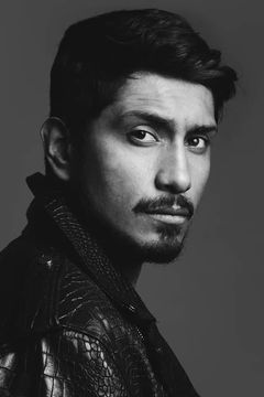 Tenoch Huerta interpreta Juan