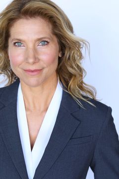 Clare Salstrom interpreta Mother