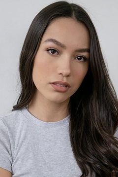 Jasmine Vega interpreta Cashier Girl / Mollie