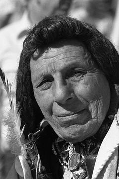 Iron Eyes Cody interpreta Red Corn