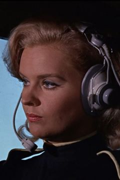 Lesley Langley interpreta Flying Circus - Champegne Pilot (uncredited)