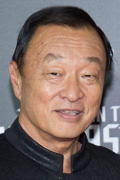 Cary-Hiroyuki Tagawa interpreta Wing Kong Man - Extra (uncredited)