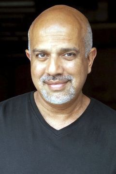 Manoj Sood interpreta Karnak Scientist