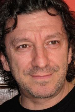 Tony Nardi interpreta Zizi Zippo