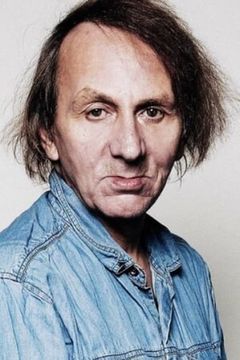 Michel Houellebecq interpreta Docteur Mory