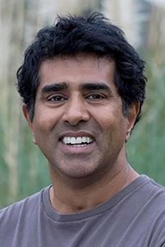 Jay Chandrasekhar interpreta Ron Jon