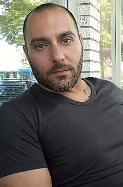 Robert Cordileone interpreta Cesare Vecchio