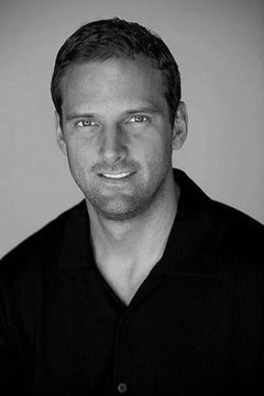 David Kilde interpreta Agent Jackson