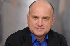 Bob Greene interpreta Pachulski