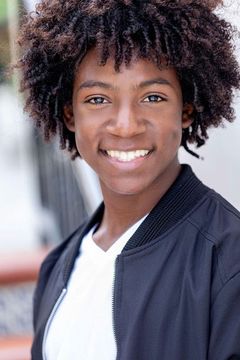 Jayden Harville interpreta Young Jermaine Jackson