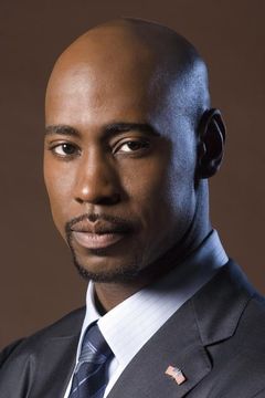 D.B. Woodside interpreta Robin Wood