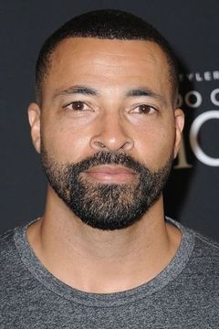 Timon Kyle Durrett interpreta Officer Terrence