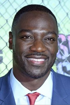 Adewale Akinnuoye-Agbaje interpreta Nash