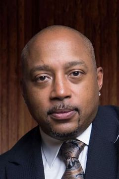 Daymond John interpreta Wall Street Man